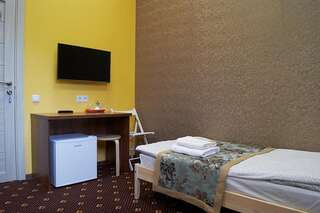 Отель Апельсин на Преображенской площади Москва Двухместный номер с 2 отдельными кроватями и собственной ванной комнатой-1